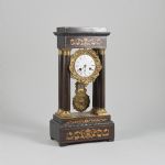 617556 Table clock